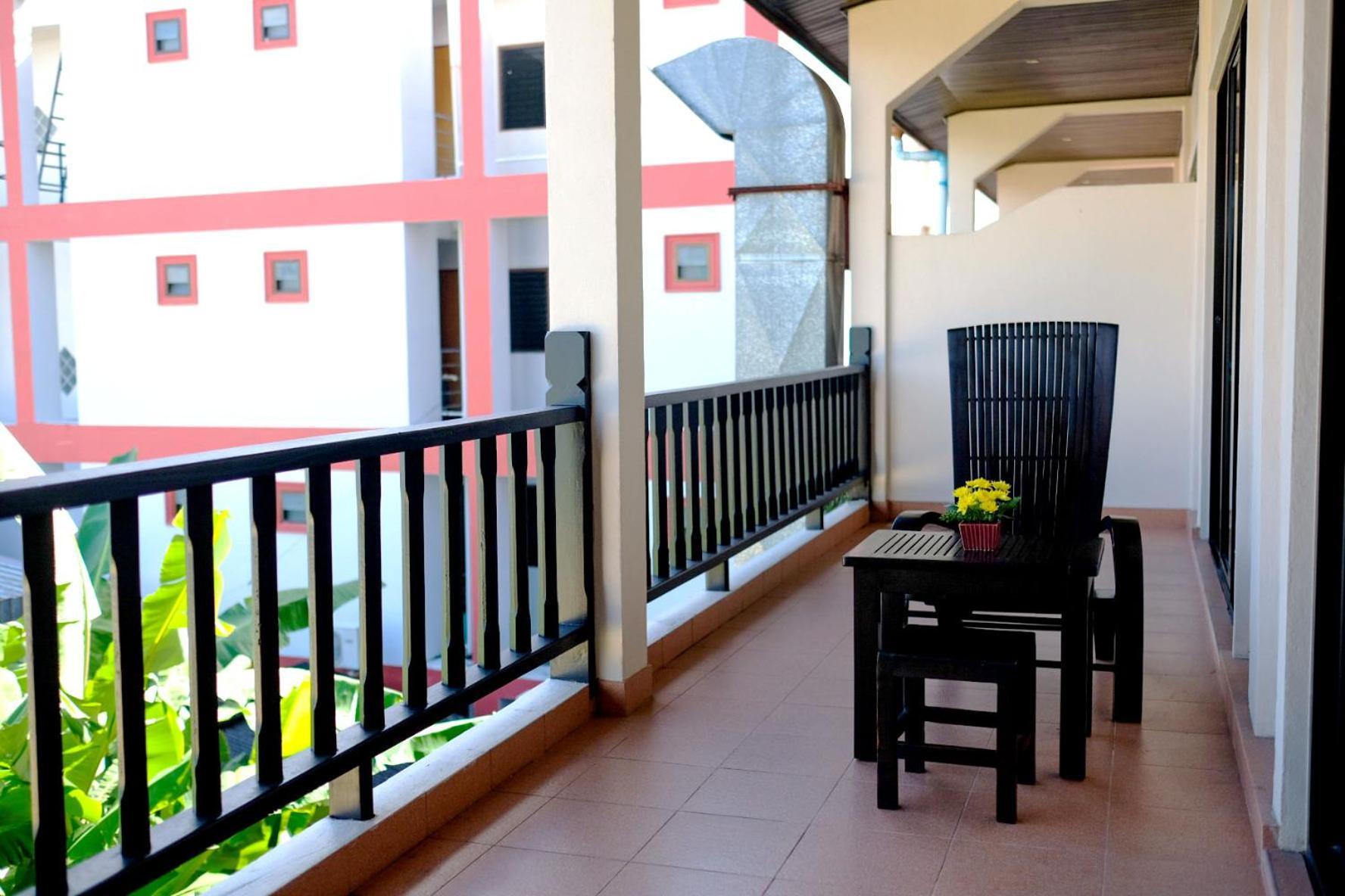 Nipa Resort 4*